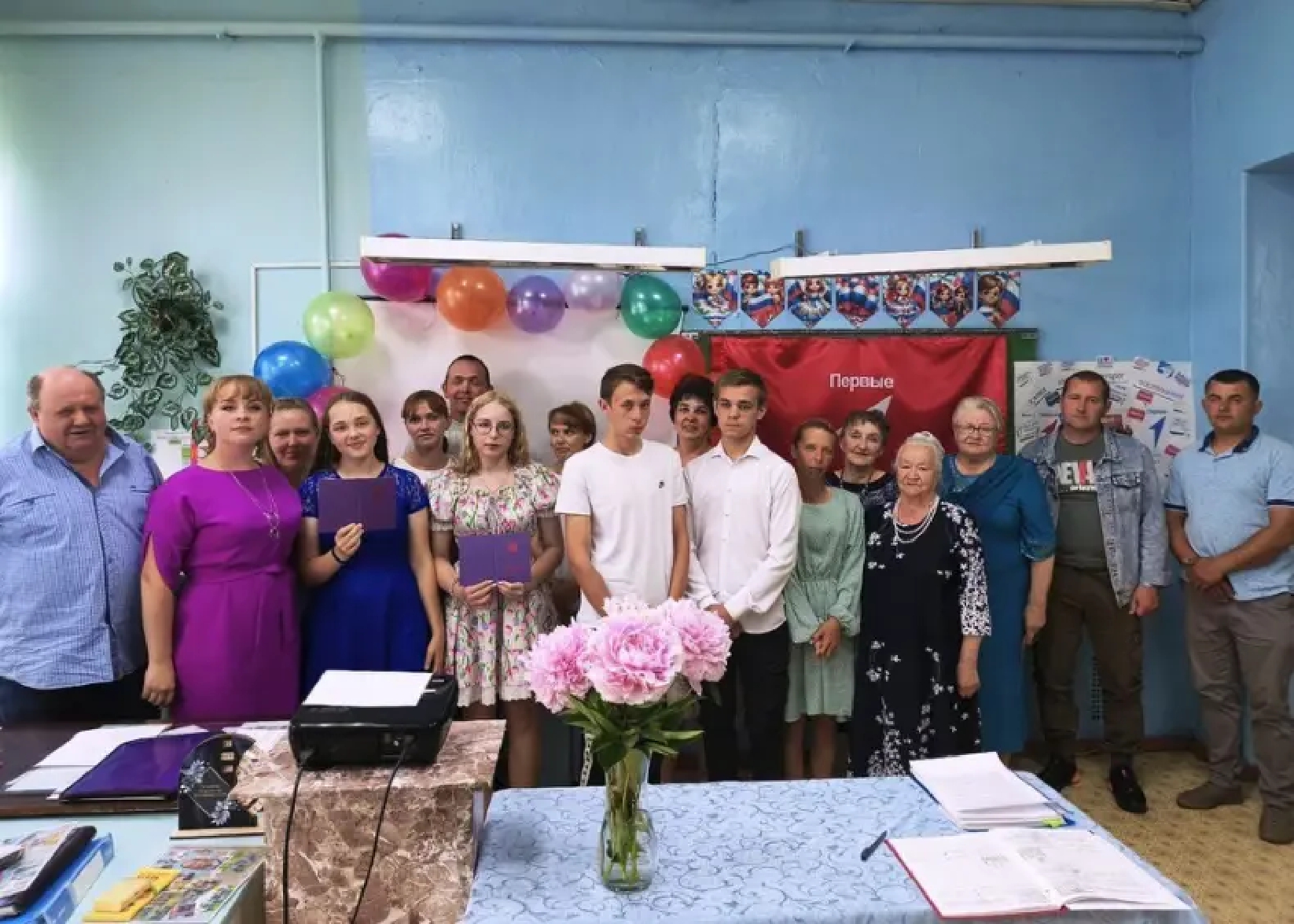 В 12.00. 27.06.2025 года состоялась торжественная выдача аттестатов об основном общем образовании выпускницам 9 класса..